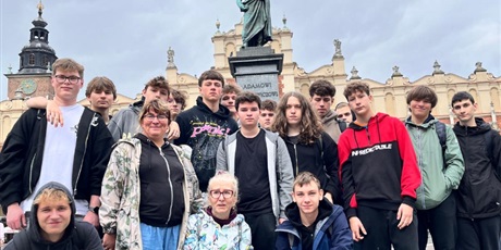 Powiększ grafikę: Pomnik Adama Mickiewicza – ostatni przystanek na trasie naszej pełnej wrażeń podróży