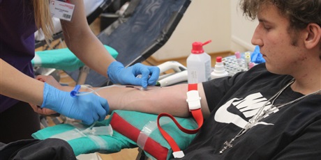 Powiększ grafikę: akcja-krwiodawstwa-w-zespole-szkol-lacznosci-650168.jpg