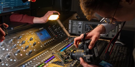 Powiększ grafikę: Netia – prezentacja techniczna – wóz serwisowy „Utrzymanie sieci”.