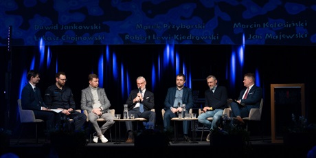 Powiększ grafikę: Debata poświęcona wpływowi sztucznej inteligencji na rynek pracy