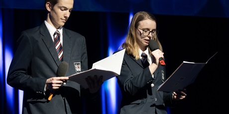 Powiększ grafikę: Nasi konferansjerzy wspaniale prowadzili galę zwycięzców
