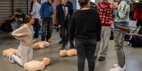 Powiększ grafikę: Pierwsza pomoc