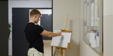 Powiększ grafikę: pasowanie-uczniow-klas-pierwszych-na-mieszkancow-internatu-652848.jpg