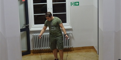 Powiększ grafikę: pasowanie-uczniow-klas-pierwszych-na-mieszkancow-internatu-652857.jpg