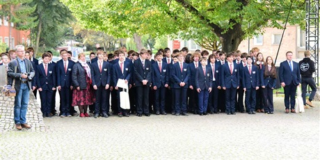 Powiększ grafikę: pasowanie-uczniow-klas-pierwszych-zespolu-szkol-lacznosci-717992.jpg