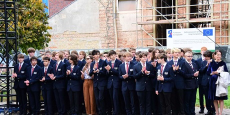 Powiększ grafikę: pasowanie-uczniow-klas-pierwszych-zespolu-szkol-lacznosci-717998.jpg