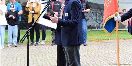 Powiększ grafikę: pasowanie-uczniow-klas-pierwszych-zespolu-szkol-lacznosci-718008.jpg