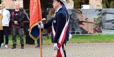 Powiększ grafikę: pasowanie-uczniow-klas-pierwszych-zespolu-szkol-lacznosci-718009.jpg