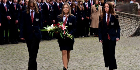 Powiększ grafikę: pasowanie-uczniow-klas-pierwszych-zespolu-szkol-lacznosci-718040.jpg