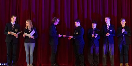 Powiększ grafikę: przekazanie-samorzadu-uczniwoskiego-678696.jpg