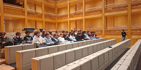 Powiększ grafikę: szekspir-teatr-i-2g-w-akcji-712522.jpg