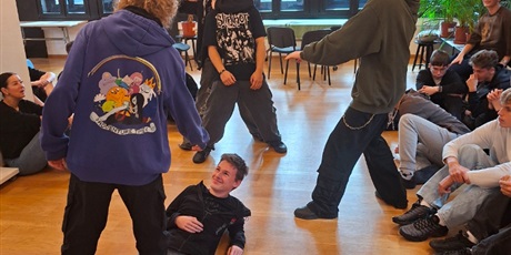 Powiększ grafikę: szekspir-teatr-i-2g-w-akcji-712527.jpg
