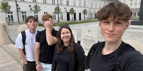 Powiększ grafikę: telegrafisci-w-microsoft-polska-inspirujaca-nagroda-za-zwyciestwo-w-hackathonie-624048.jpg