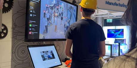 Powiększ grafikę: telegrafisci-w-microsoft-polska-inspirujaca-nagroda-za-zwyciestwo-w-hackathonie-624055.jpg