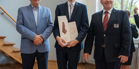 Powiększ grafikę: uroczyste-zakonczenie-roku-szkolnego-2024-2025-631895.jpg