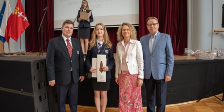 Powiększ grafikę: uroczyste-zakonczenie-roku-szkolnego-2024-2025-631898.jpg