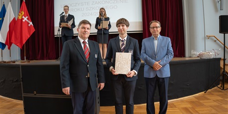 Powiększ grafikę: uroczyste-zakonczenie-roku-szkolnego-2024-2025-631908.jpg