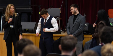 Powiększ grafikę: warsztaty-meskiego-ubioru-667649.jpg