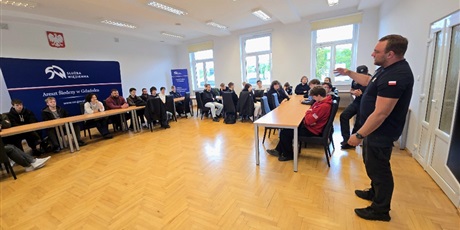 Powiększ grafikę: w areszcie śledczym