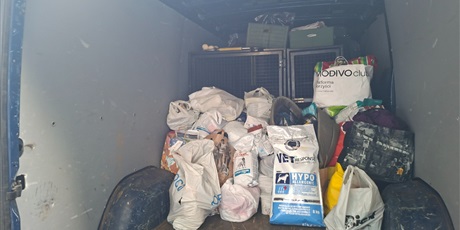 Powiększ grafikę: Dary w samochodzie