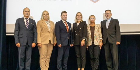 Powiększ grafikę: podpisanie porozumienia