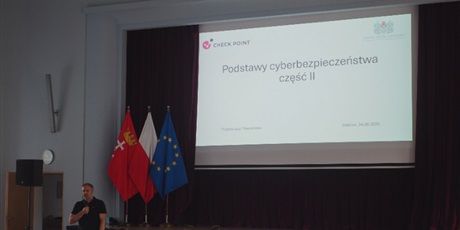 Powiększ grafikę: zajecia-cyberbezpieczenstwo-650453.jpg
