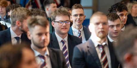 Powiększ grafikę: zakonczenie-roku-klas-piatych-690121.jpg