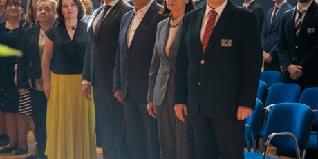 Powiększ grafikę: zakonczenie-roku-klas-piatych-690124.jpg