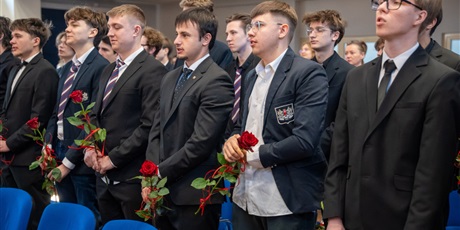 Powiększ grafikę: zakonczenie-roku-klas-piatych-690128.jpg