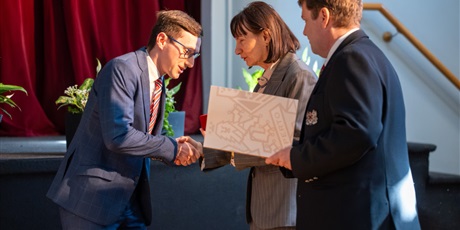 Powiększ grafikę: zakonczenie-roku-klas-piatych-690133.jpg