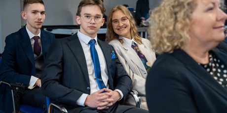 Powiększ grafikę: zakonczenie-roku-klas-piatych-690135.jpg