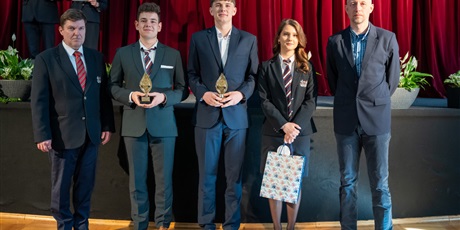 Powiększ grafikę: zakonczenie-roku-klas-piatych-690157.jpg