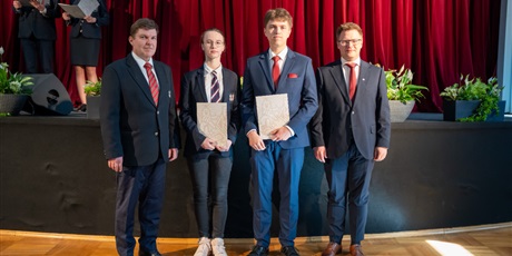 Powiększ grafikę: zakonczenie-roku-klas-piatych-690161.jpg