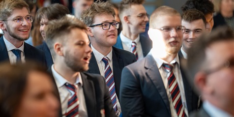 Powiększ grafikę: zakonczenie-roku-klas-piatych-690164.jpg