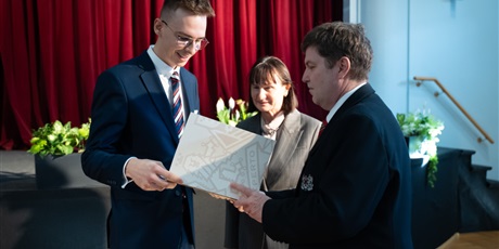 Powiększ grafikę: zakonczenie-roku-klas-piatych-690165.jpg