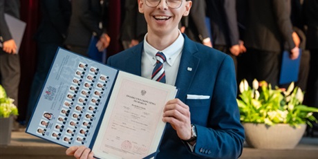 Powiększ grafikę: zakonczenie-roku-klas-piatych-690170.jpg