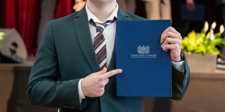 Powiększ grafikę: zakonczenie-roku-klas-piatych-690173.jpg