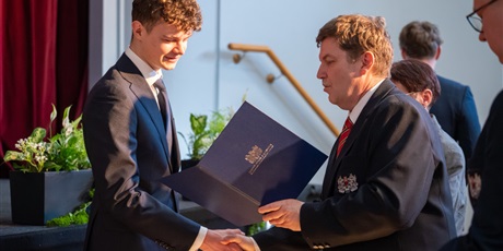 Powiększ grafikę: zakonczenie-roku-klas-piatych-690191.jpg